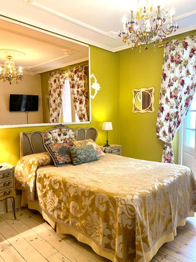 Hostal Boutique Puerta Del Sol Torrelavega Exterior photo