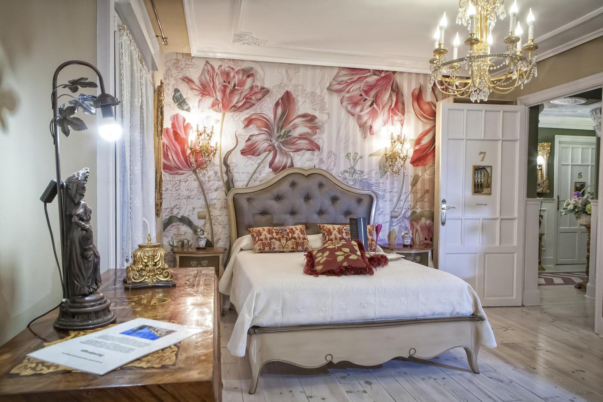 Hostal Boutique Puerta Del Sol Torrelavega Room photo