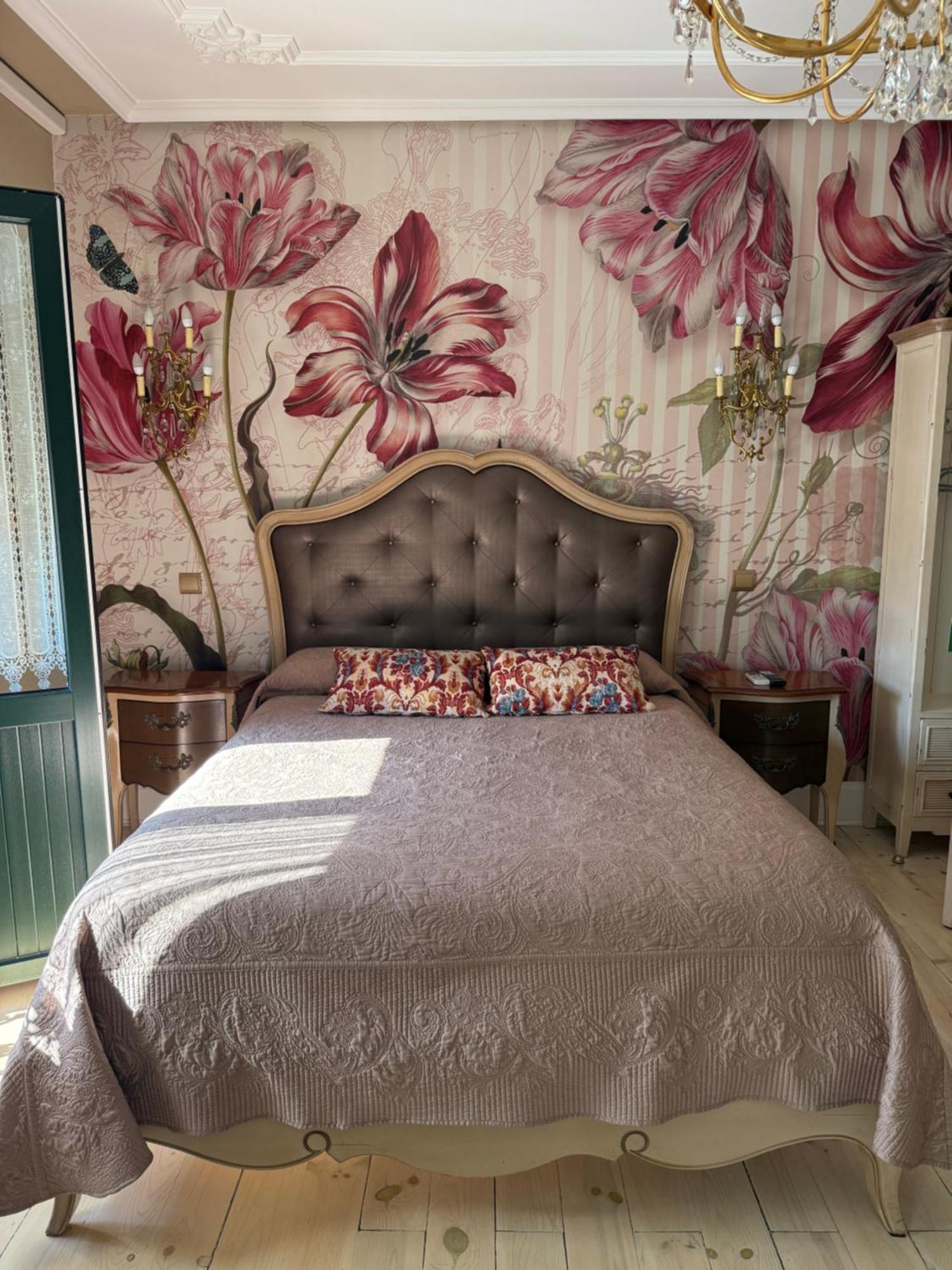 Hostal Boutique Puerta Del Sol Torrelavega Exterior photo